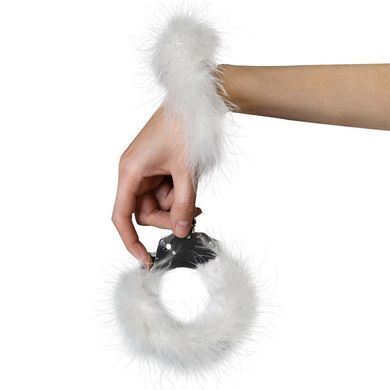 Наручники металеві Adrien Lastic Handcuffs White з білим пухнастим оздобленням &mdash; фото товару